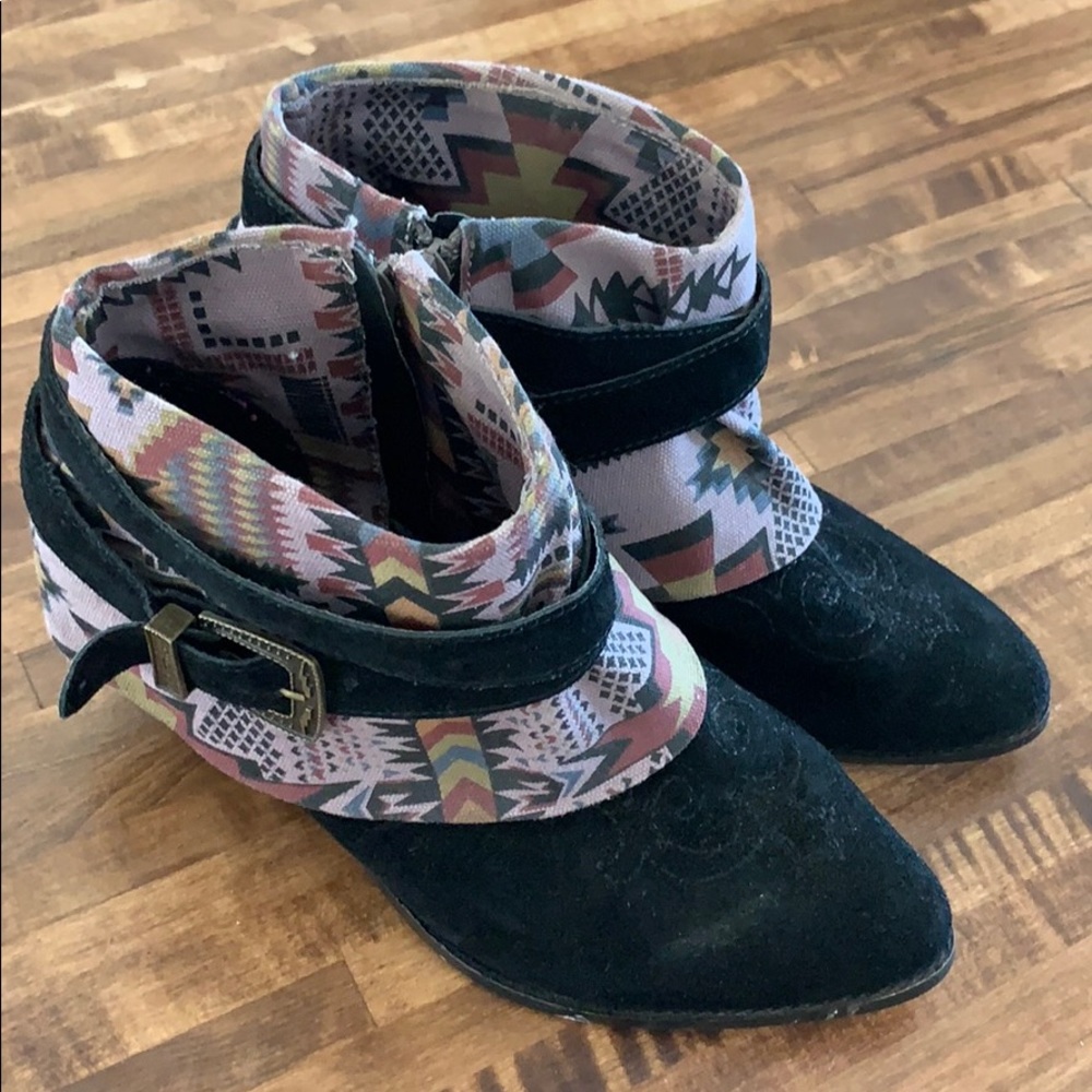 Betsey Johnson Booties - Picture 1 of 5